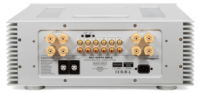 Nu-Vista 800.2, tak jak pierwsza wersja, przyjmuje wyłącznie sygnały analogowe, i to tylko liniowe.