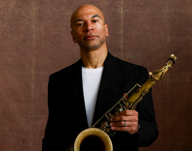 Walter Smith III kontynuuje projekt "TWIO". Na nowej płycie jazzowe klasyki