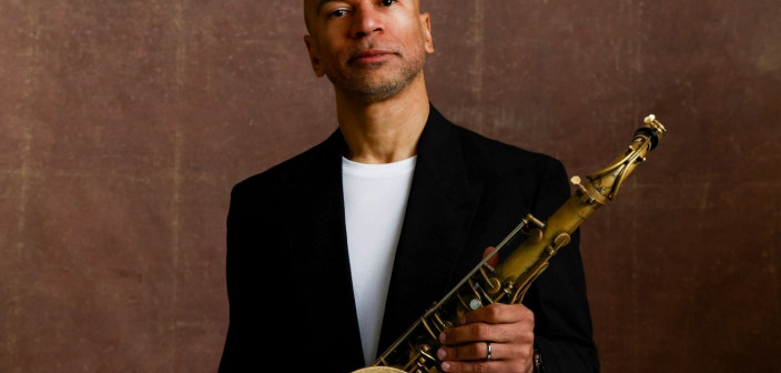 Walter Smith III kontynuuje projekt "TWIO". Na nowej płycie jazzowe klasyki