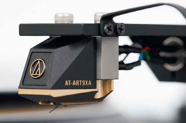 W firmowym zestawie nie ma wkładki, SL- -1300G warto wyposażyć w coś porządnego.