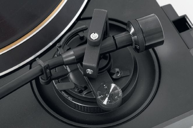 Konstrukcja zawieszenia wygląda podobnie tak jak w SL-1200.