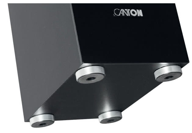 Nóżki jak pod komponentami elektronicznymi – to składnik tradycyjnego stylu Cantona.