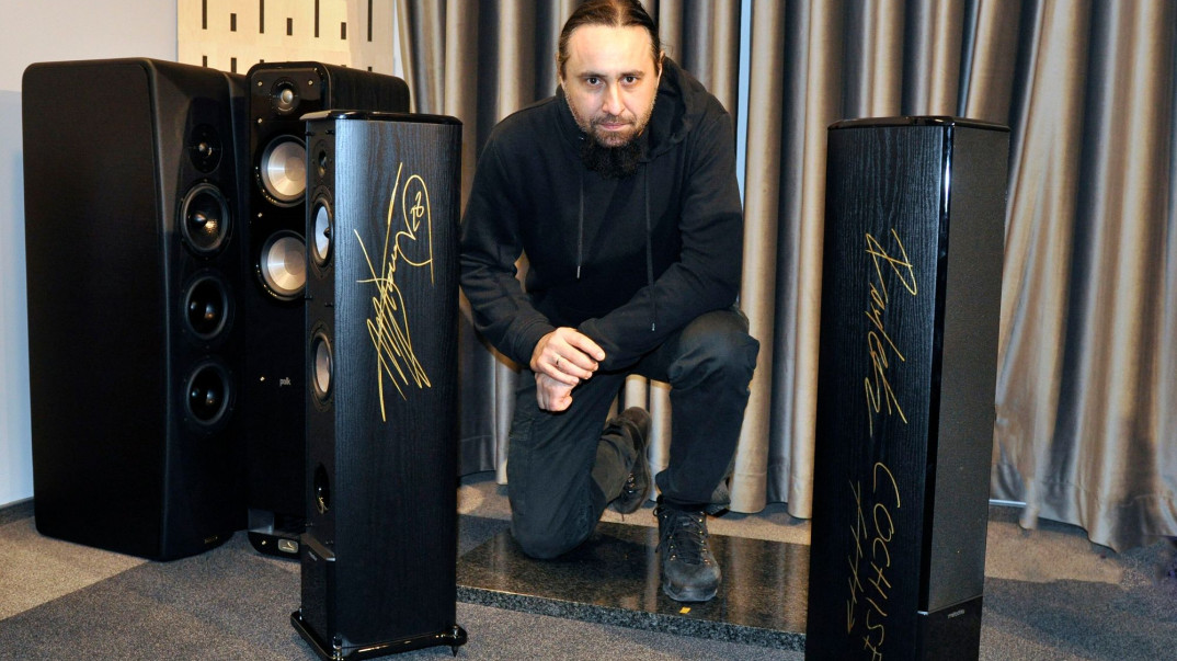 Melodika BL30 MK3 z autografami zespołu Cochise na aukcji WOŚP