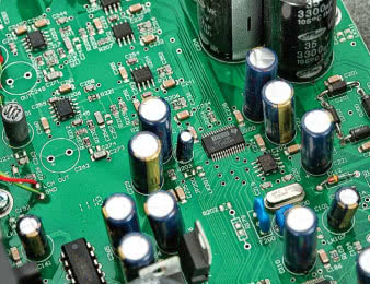 Roksan CASPIAN M2 CD: Układ przetwornika C/A dostarcza analogowe
przebiegi zbalansowane.