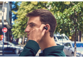 Nowe słuchawki JBL Sense Pro - autorski algorytm AI do redukcji hałasu i czujnik wychwytujący głos