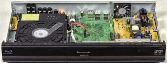 W stosunku do rozległych układów i przewodowych
połączeń w pierwszych odtwarzaczach
Blu-ray, nowe konstrukcje wyglądają
znacznie nowocześniej dzięki wielkiej skali
integracji podzespołów.