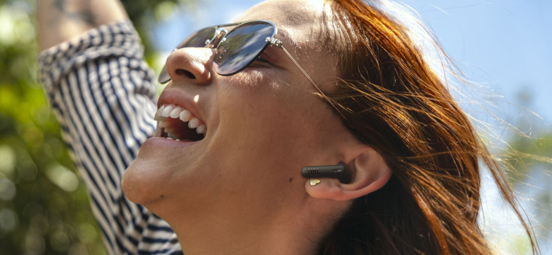 JBL Vibe Beam 2 - 10 h pracy i technologia Smart Ambient