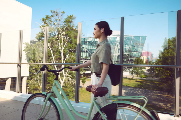 Koieta w słuchawkach JBL Sense Pro