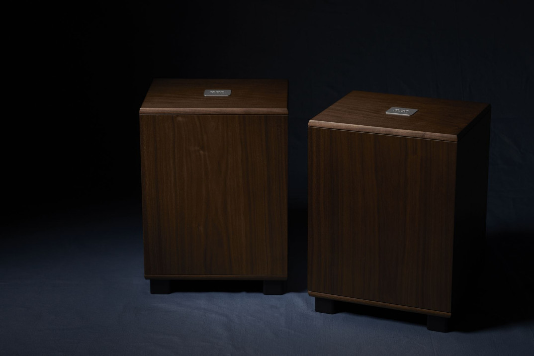 Dizajn retro i nowoczesne technologie. Portfolio REL zasilił nowy subwoofer - Classic 98