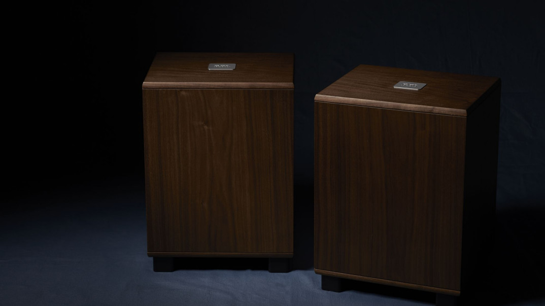 Dizajn retro i nowoczesne technologie. Portfolio REL zasilił nowy subwoofer - Classic 98