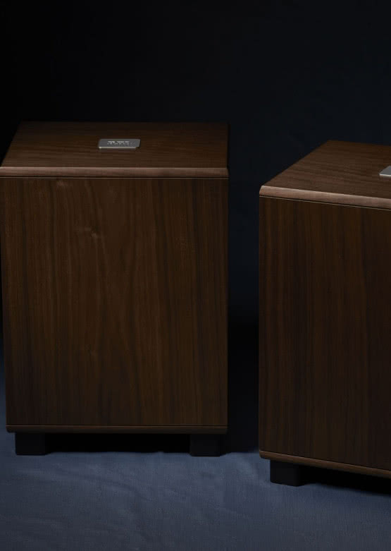 Dizajn retro i nowoczesne technologie. Portfolio REL zasilił nowy subwoofer - Classic 98