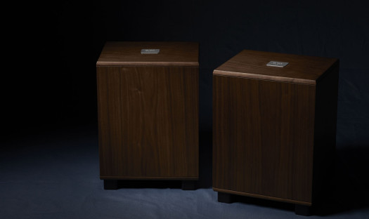 Dizajn retro i nowoczesne technologie. Portfolio REL zasilił nowy subwoofer - Classic 98