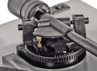 Jakie urządzenia są potrzebne do kalibracji gramofonu?