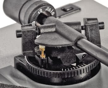 Jakie urządzenia są potrzebne do kalibracji gramofonu?