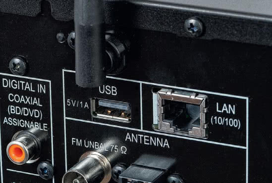 Wi-Fi, LAN, a?nawet (kolejne, drugie) USB - SX-N30AE został znakomicie wyposażony.