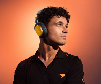 Lando Norris ma "swoje" słuchawki. Bowers & Wilkins Px8 S2 McLaren Edition w nowej odsłonie