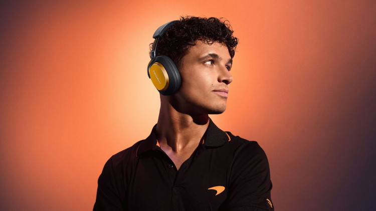 Lando Norris ma "swoje" słuchawki. Bowers & Wilkins Px8 S2 McLaren Edition w nowej odsłonie