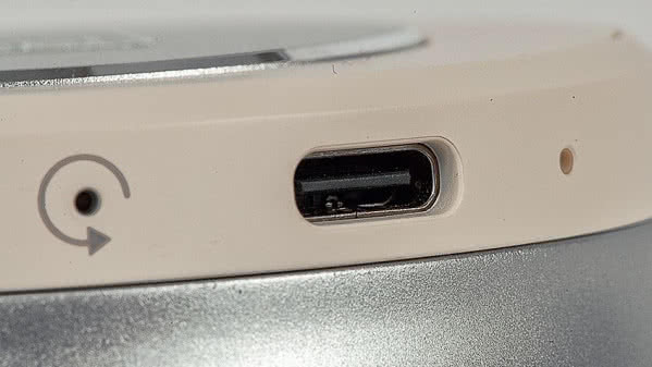 iO-4 są wyposażone w nowoczesne, symetryczne gniazdo USB-C, które służy nie tylko do ładowania, ale jest też cyfrowym wejściem audio.