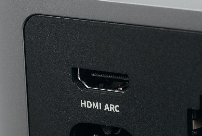 HDMI z eARC pojawia się w nowoczesnych wzmacniaczach stereo coraz częściej, WiiM Amp Pro ma też dekodery Dolby Digital.