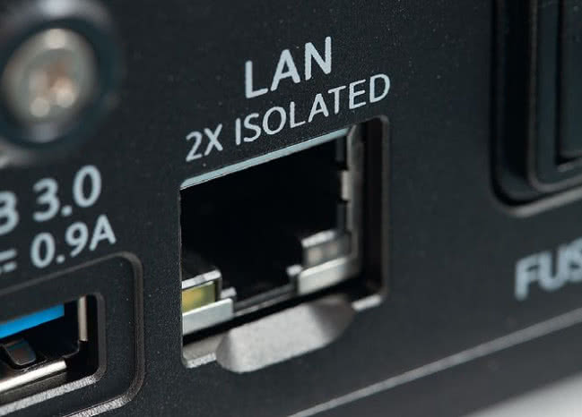 Aurender stawia na LAN, zapewniający najlepszą stabilność i najwyższą przepustowość; N150 nie jest wyposażony w żaden typ komunikacji bezprzewodowej.