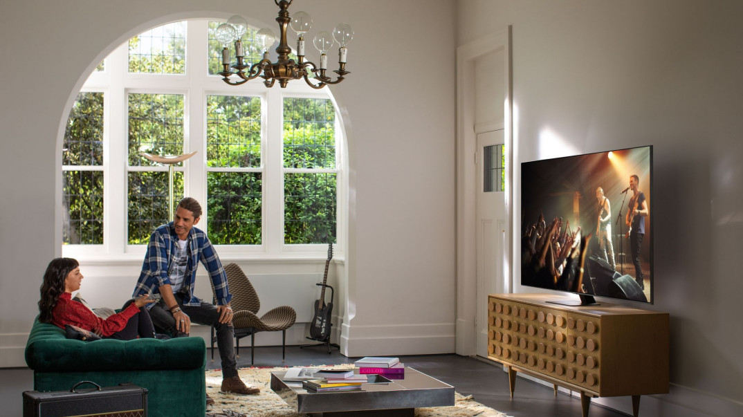 Duet Samsunga przenoszący do centrum akcji - telewizor QLED Q80T i soundbar Q60T