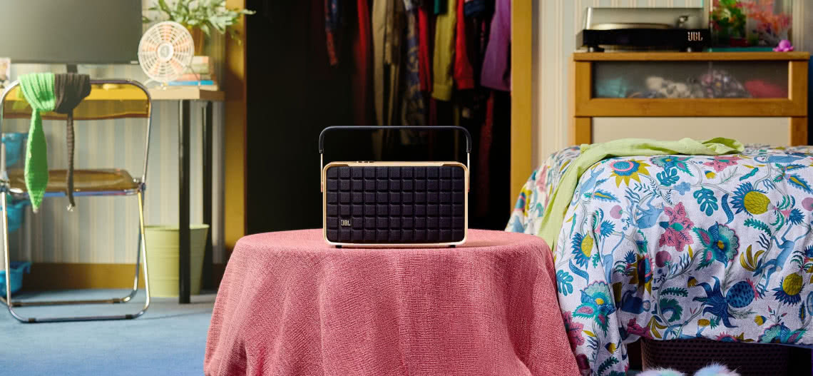 Głośnik JBL Authentics 300 - przenośny retro głośnik z nowoczesnymi funkcjami