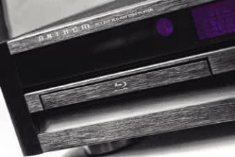 Wąska szufl ada wkomponowana jest w solidny
metalowy front.