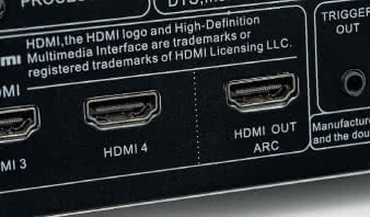 Sygnały wideo są przez gniazda HDMI jedynie
przełączane, AVP18 w żaden sposób ich nie
"procesuje", pobierając do dalszej obróbki jedynie
strumień audio.