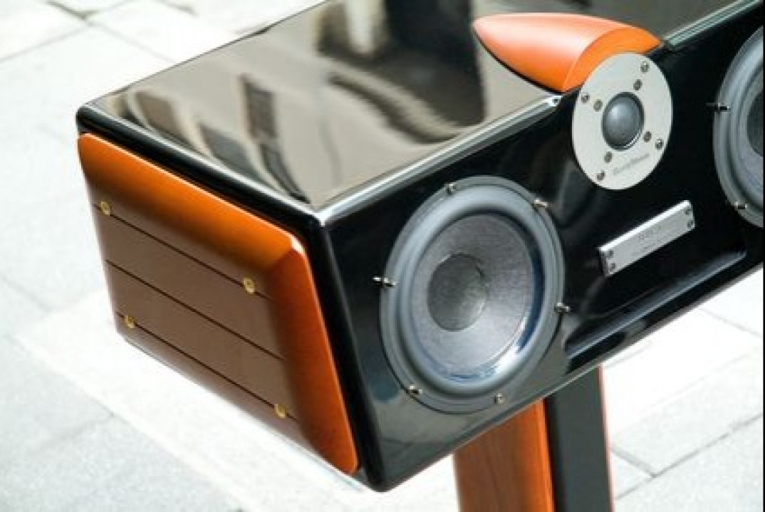 Czy głośnik centralny musi być ekranowany?