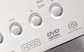 To prawdziwy multiformatowy odtwarzacz, jako
jedyny w tym gronie dekoduje płyty HDCD.