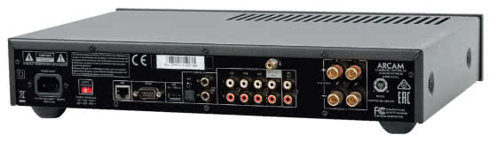 Wyposażenie SA10 wygląda ambitnie, są złącza analogowe i cyfrowe, ale LAN służy tylko do komunikacji, a USB pełni funkcje serwisowe.