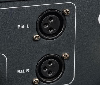 Nie jest to
wprawdzie wzmacniacz
zbalansowany,
ale można spróbować
połączeń XLR.