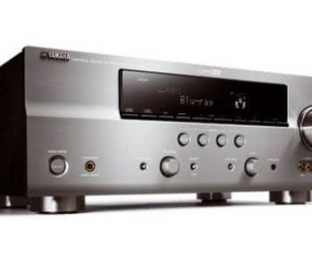 Czy lepszy jest amplituner, czy zestaw procesor / wielokanałowa końcówka mocy?