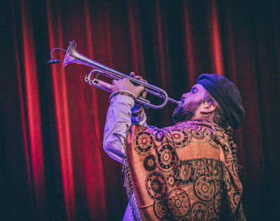 Piotr Damasiewicz z zespołem w trasie promującej album "Skawa"