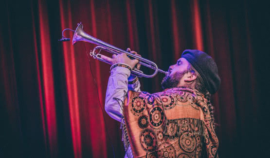 Piotr Damasiewicz z zespołem w trasie promującej album "Skawa"