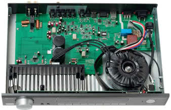 Końcówki mocy przygotowano w postaci
gotowych modułów scalonych.