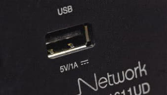 Gniazdo USB - w Denonie ważna rzecz, ponieważ z
pendrajwa odtworzymy pliki audio i wideo wysokiej
rozdzielczości.