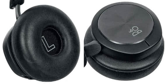 Poduszki są niewielkie, ale mają formę grubiutkich pączków, dzięki którym dobrze przylegają do uszu; Tylny kapsel z logo producenta jest metalowy.