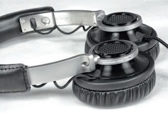 Słuchawki Philipsa są typu półotwartego (semi-open)
- ciśnienie od tylnej strony membrany częściowo
ucieka przez otwory i kratkę z tyłu muszli.