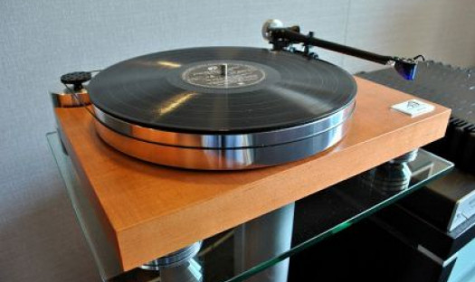 Prezentacje gramofonu Acoustic Signature Manfred MK2 w salonie Q21