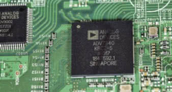 Przetworniki analogowo-cyfrowe, niezbędne do konwersji sygnałów kompozytowych i komponentowych na HDMI, też dostarczyła firma Analog Devices.