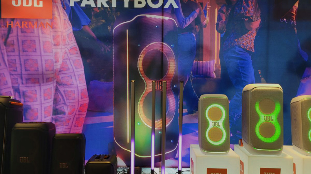 JBL PartyLight Stick - imprezowe oświetlenie LED i tylko 400 zł