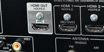 4K HDCP2.2 jest obsługiwane przez trzy wejścia
HDMI, Yamaha ma jedno wyjście HDMI, oczywiście
z UHD i zaopatrzone w ARC.