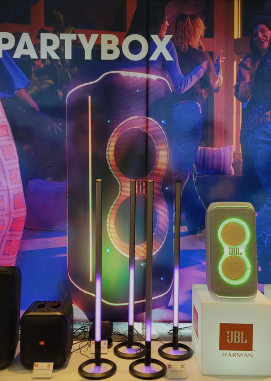 JBL PartyLight Stick - imprezowe oświetlenie LED i tylko 400 zł