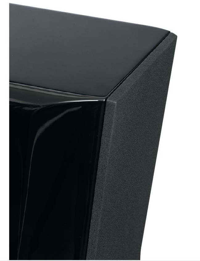 Titany i wszystkie modele serii Ultra Evolution występują w trzech wariantach kolorystycznych: białym i czarnym na wysoki połysk, i barwionej na czarno naturalnej okleinie.