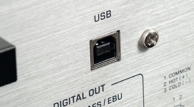 Największy potencjał wśród cyfrowych wejść dotyczy jak zwykle USB, sięgając tutaj aż PCM 32/768 oraz DSD512.