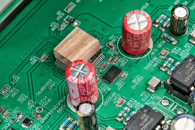 W sekcji cyfrowej bryluje ESS Technology ES9038Pro.
