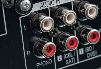 Wejście
gramofonowe
(MM) – w tej
cenie prawdziwy
rarytas.