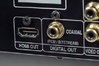 Gniazdo HDMI w specyfikacji v1.4a przesyła także
sygnały 3D.