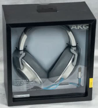 Opakowanie z dużą, przejrzystą
"szybą" pięknie eksponuje słuchawki, ale wewnątrz
nie znajdziemy żadnych dodatkowych akcesoriów.